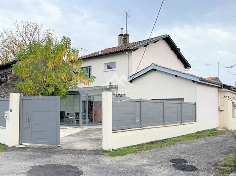 This T4 house located near the center of Casteljaloux offers a great investment opportunity in bare ownership. With a living area of approximately 130 m2, it comprises a spacious ground floor with a kitchen, a living room of 30 m2 and a toilet, as we...