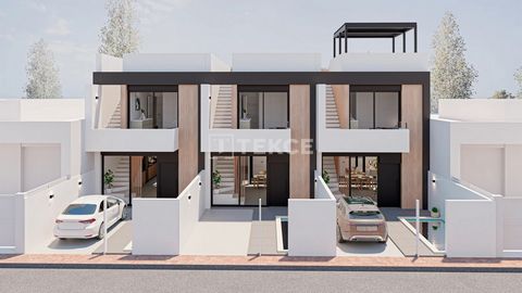 3-Schlafzimmer-Luxus-Reihenhäuser mit privaten Pools und Solarien in San Pedro del Pinatar Willkommen in einer neuen Wohnanlage mit drei luxuriösen Reihenhäusern in der begehrten Gegend von San Pedro del Pinatar, Murcia. Diese Immobilien sind sorgfäl...