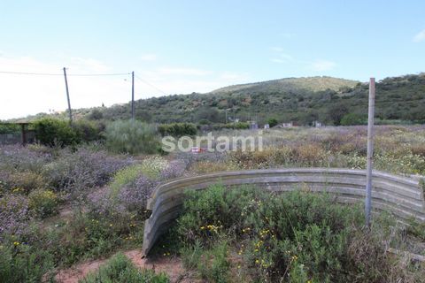 Excellent rustic land between Quarteira and Loulé. With a total area of 7516 sqm, this land has a flat slope and is therefore a great investment for shipyards and / or greenhouses. It has a borehole and has electricity. It is located close to the A22...