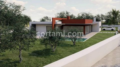 Magnificent single storey luxurious villa with four bedrooms, under construction It comprises a lounge, a spacious dining room, a fully equipped kitchen with BOSH appliances with a total area of 100m2. A master suite with a dressing room, one bedroom...