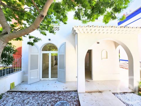 NICE - BAUMETTES : Ideal location! Close to rue de France and Promenade des Anglais, charming 135 sq. m. semi-detached villa, fully renovated and in absolute calm. It comprises an entrance hall, a through living room with a fitted kitchen, 3 bedrooms...