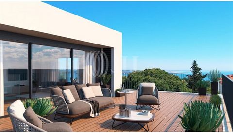 New 4-bedroom duplex apartment with 213 sqm of gross private area, 99 sqm of outdoor area, 4 parking spaces, and storage room, in the Caxias Heights development, in Oeiras. The apartments feature a fully equipped kitchen with Bosch appliances, oak wo...