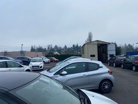 FOND DE COMMERCE, VENTE AUTOMOBLIES Comprenant Bureau, parking d'environ 20 Véhicules environ 830 m2 de parkings avec enrobé. HANGAR (ATELIER), POSSIBILITE D'AGRANDIR ET DE CONSTRUIRE UN AUTRE BATIMENT Loyer 1500 €/MOIS RARE SUR LE SECTEUR