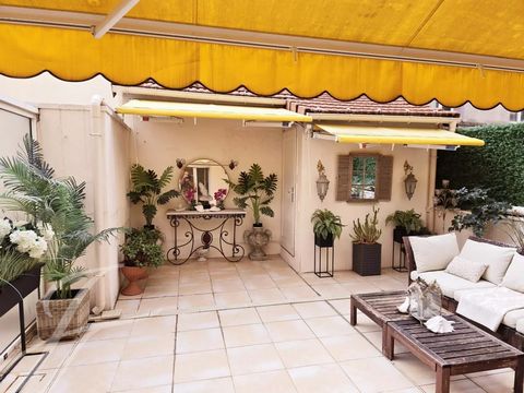 Ideally located in the town center, magnificent two-room apartment with a living area of approx. 34 m2 and a terrace of approx. 27 m2. It comprises : -Entrance hall -Living room with fitted kitchen -One bedroom -A shower room. A cellar. 9 m2 garden s...