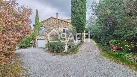 In Villelongue-dels-Monts (66740), traditional 4-sided villa set in lovely wooded grounds of over 1100 m². With a floor area of more than 120 m², it comprises a lovely L-shaped living room opening onto the terrace, a modern kitchen opening onto a cov...