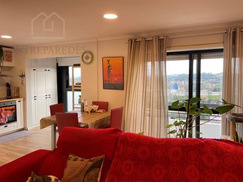 Renovated 4 bedroom duplex flat with 130 m2 gross private area, to buy in Vila Nova de Gaia - Porto. Building without lift. Located on the 3rd and top floor of the building, it has good natural light and unobstructed views of the Vilar de Andorinho a...