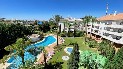 Beautiful South facing Penthouse duplex that has been recently renovated it consists of 4 bedrooms and 3 bathrooms has a private elevator and is located in the residential compound of Mirador Del Rodeo in Nueva Andalucía Great location just 5 minutes...