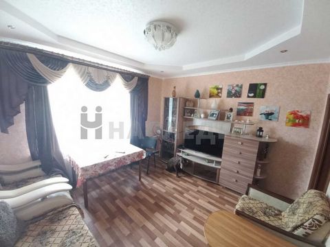 Номер в базе компании: 26394671. К продаже представлен комфортабельный дом в п. Чистоозерный. Характеристики Дом площадью 63 квадратных метров выполнен из кирпича. Зонирование пространства выполнено самым удобным образом. Особенностями планирования д...