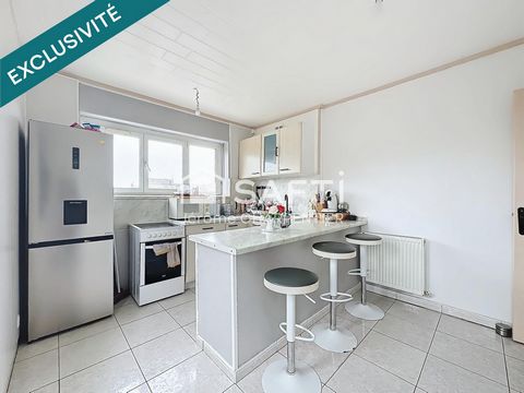 Situé au 2? étage d’un immeuble de 3 appartements à Pont-à-Mousson, à seulement 5 minutes à pied de la gare et du centre-ville, cet appartement de 88 m² en duplex est une opportunité rare à saisir. Libre de toute occupation mi-octobre, il offre un em...