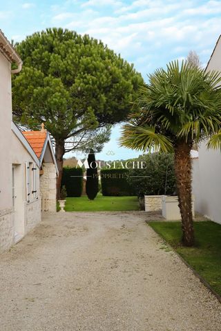 SAINT PALAIS SUR MER - Charming renovated property close to the beach. MOUSTACHE PROPRIÉTÉS is pleased to present an elegant farmhouse of character, ideally located just 500 meters from the beach of Le Platin and about 1 km from the lively center of ...