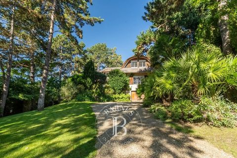 BARNES Yvelines vous propose dans le quartier des Gressets, au calme et sans vis à vis, à 300 mètres de l'entrée de la forêt de Louveciennes, parfait pour de longues balades (oxygénation et sport), proche de la gare de Bougival (Moins de 10 minutes à...