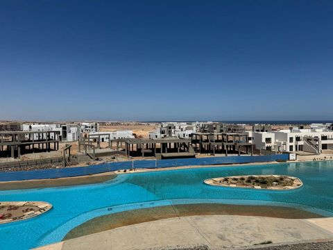 Prêt à déménager Les hauteurs de Makadi Penthouse au premier étage Plafond en forme de dôme avec toit privé Entièrement fini et meublé Makadi Heights by Orascom Developments, situé au cœur de la baie de Makadi sur la côte de la mer Rouge, est une com...