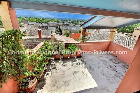 UZES : A seulement cinq minutes de la magnifique ville d'Uzès, dans le village pittoresque de Saint-Quentin-la-Poterie. Découvrez cette magnifique maison en pierre, alliant charme de l'ancien et confort moderne, agrémentée de deux belles terrasses, d...