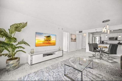 Spacieux appartement de 1 chambre avec vue sur la baie de Biscayne dans le bâtiment populaire « The Club » à Brickell où les locations à court terme sont autorisées. Récemment rénové avec des planchers et des meubles améliorés et avec un grand balcon...