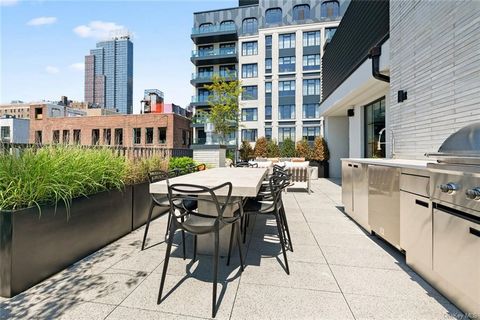 Cette maison nouvellement construite de 28 pieds de large combine un design sophistiqué, des proportions expansives, un ascenseur privé et un parking privé, une trouvaille exceptionnellement rare à Brownstone Brooklyn. Conçue par Workshop/APD, cette ...