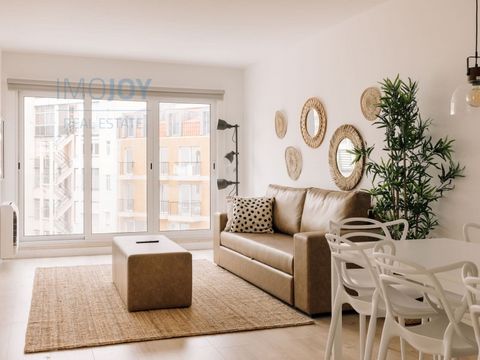 Excellent flat investment opportunity for tourist exploration 3 bedroom flat with 123.43m2 inserted in the São Lázaro Building in the heart of the historic area of the city of Lisbon, close to Jardim de Torel, Mouraria and Campos M martyrs of the Hom...