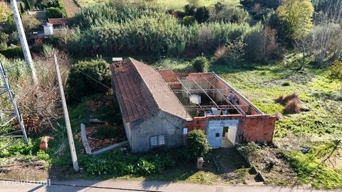 Villa mit 2 Schlafzimmern zu verkaufen Haus zum Wiederaufbau in Bustos mit zwei Brunnen.   Villa mit 2 Schlafzimmern zu verkaufen Haus zum Wiederaufbau in Bustos mit zwei Brunnen.   Haus bestehend aus Erdgeschoss mit zwei Schlafzimmern, Wohnzimmer, K...