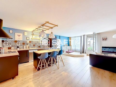 APPARTEMENT LUMINEUX AVEC GRANDE PIECE DE VIE