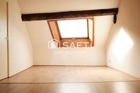 Maison en pierres avec vue dégagée, une terrasse et un jardin