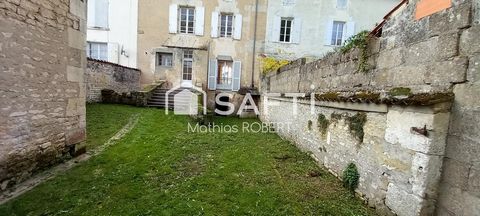 Maison de village située au cœur de Rouillac