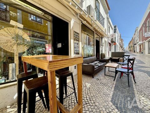 Oportunidade de Negócio Excecional no Centro de Lagos Bar Muchacha com Apartamento Loft no coração histórico da cidade! Apresento-lhe uma oportunidade única de assumir a exploração de um dos bares mais emblemáticos e rentáveis de Lagos, situado na pr...