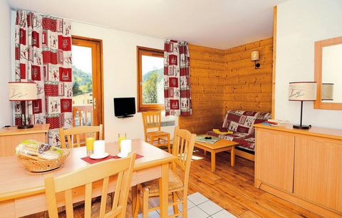 The residence L'Ouillon, Saint Sorlin d'Arves, Alps, France is situated in the centre of this charming village in the resort. Amenities such as shops, Tourist Office and the pistes are only a few metres away. The residence at Saint Sorlin d'Arves, Al...
