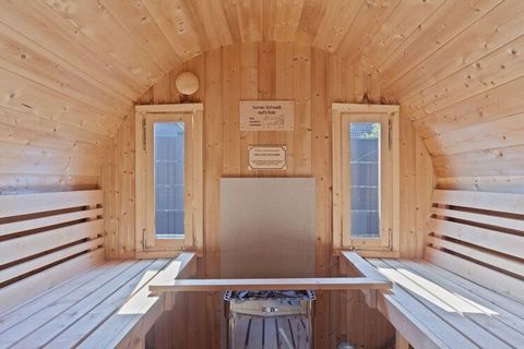 Geniet van een heerlijke wintersportvakantie in dit vakantiehuis in Langewiese, vlak bij het wintersportparadijs van Winterberg. Er is ruimte voor maximaal 8 personen en het is voorzien van 4 slaapkamers, een tuin en een sauna. Dit gezellige vakantie...