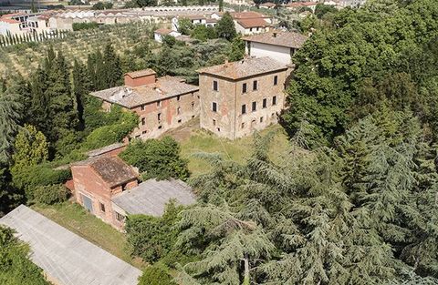 Introduction Historical building of great value set in the beautiful scenery of Monte San Savino, a village of Etruscan origins, jewel in the crown of this valley near Arezzo. The property includes three main buildings represented by the Villa (devel...