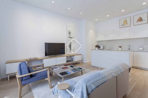 The property is located in a unique building in the Sant Francesc neighbourhood. With a brand-new renovation, the property presents luxury quality materials and furniture. It has a double bedroom with a private bathroom and a large dressing room. The...