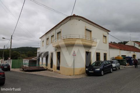 Building located in the Center of OTA - Alenquer with 330 m2. Composed of 1 fraction destined to Housing (House T5) and 3 Fractions destined to Commerce. Investment Possibility for Local Accommodation. Location: s://goo.gl/maps/uB2dyYaC6Vepfmtz6 We a...
