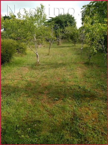Your real estate advisor Patrick Le naour offers: A beautiful bounded land near downtown, not serviced but electricity networks and mains drainage nearby. Surface of 995 M2. We are less than 10 minutes from the expressway direction Lorient or Quimper...