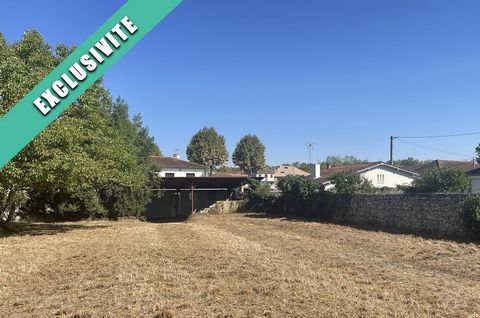 Reference : 0303 SOMNIUM CONCEPT IMMO presents you exclusively this flat building plot of more than 740m2. Ideally located in a very quiet area and a street with little traffic. Come and visit this magnificent grounds, enclosed with gate of incompara...