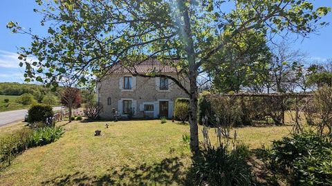 24390 Tourtoirac, in a quiet environment a few minutes from the village, I offer a stone house of the 19th century surrounded by 1400 m² of land with an adjoining field of 1300m². The entrance is through an equipped kitchen. The rest of this level co...