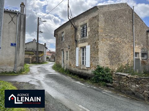 In the town of BAZOGES EN PAREDS, real estate complex of 120 m2 to renovate. It consists of an entrance, a studio with a main room and a bathroom. A large room with water supply and drainage, two bedrooms. Upstairs: two bedrooms, three attics, a vaul...