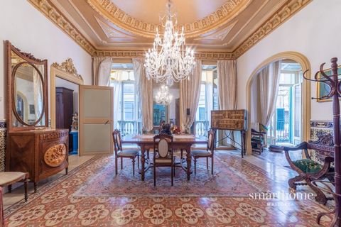 If you are looking for a home on the island of Mallorca, Smarthome has for you a unique opportunity: a wonderful baroque style apartment.Exceptionally preserved and available for sale in Palma center with 184 square meters of construction, 159 useful...