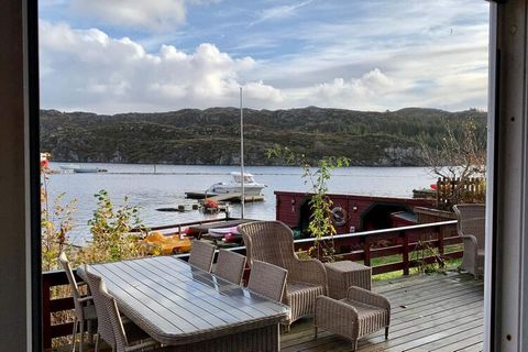 Welcome to the holiday and fishing paradise at Søre Bømlo! Family-friendly fisherman's cabin with own small sandy beach and a just few minutes to the sea. Electricity and final cleaning included. Practically furnished fisherman's cabin renovated for ...