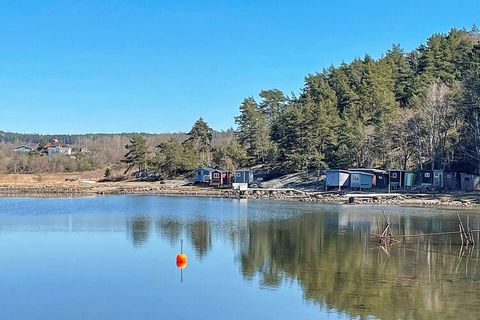 A warm welcome to this pleasant and child-friendly accommodation in Ödsmål with only 250m to the sea and the beach and 5km to the beautiful center of Stenungssund. This accommodation is perfect for the small family who wants to be close to the pearls...
