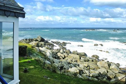 Experience Brittany like a sailor! The sea is so close that you feel as if you are traveling on a ship, yet you have solid ground under your feet. All around you have a breathtaking view of the crashing waves. In the former fisherman's house, the fur...
