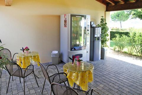 Top location: Beautiful and quiet residence with direct access to the beach and a great view of the peninsula of Sirmione and Desenzano on the south-west of Lake Garda. The modern apartments are housed in terraced houses grouped around a spacious swi...
