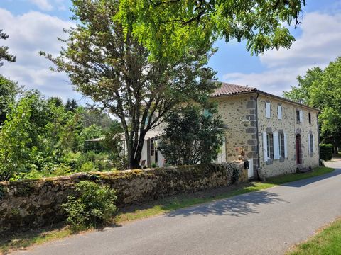 Large stone house with independent studio, all on a plot of land of about 1500 m², located between Nérac and Casteljaloux, Lot et Garonne. The house offers about 265 m² of living space and consists of a large entrance hall leading to a corridor, a li...