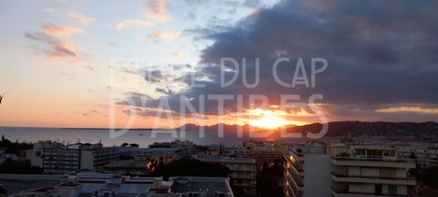 Antibes - Juan les Pins - Exceptionnal- Close to the sea, the beach and amenities. Magnificent Sea View from this spacious apartment of more than 100 sqm of living surface, located in a small condo on the top floor. It benefits from a huge roof terra...