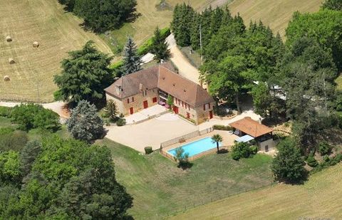 DAGLAN 24250 - Stone manor house with gites on 8.6 hectares. Price: 1,019,000 euros agency fees included to be paid by the seller. Located in the heart of the Périgord Noir, magnificent estate consisting of a manor house with integrated gite, a separ...
