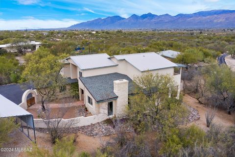 Nestled at the base of Saguaro National Park East in ''The Notch'', 3.60 acre horse property w/majestic views of the Catalina Mtns! 2926 SF main house features 4 BR/3.5 BA/2 car garage, wood beam ceilings, kitchen w/gorgeous maple wood cabinetry, gra...