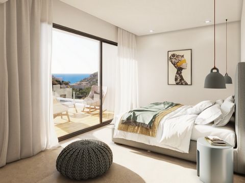 Deze villa, gelegen in een unieke omgeving, in de urbanisatie Cumbre del Sol, is verdeeld over twee verdiepingen. De hoofdslaapkamer bezet de hele bovenverdieping, wat extra privacy biedt. Met zijn eigen en-suite badkamer en privé terras, kunt u geni...