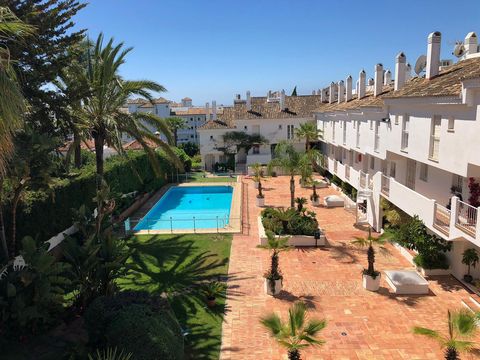 Located in Nueva Andalucía. REFORMED 1 bedroom apartment located a few min. from the beach in Puerto Banus¡¡ This beautiful apartment has a magnificent location. You can take a short walk to the beach and to the commercial and leisure area that Puert...