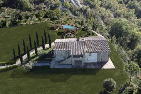Wrapped in the green Umbrian countryside, with great views of the neighboring valleys, the property is located in the municipality of Gubbio. The farmhouse is in typical stone with a rural flavor and has various outbuildings as well as 2 outbuildings...