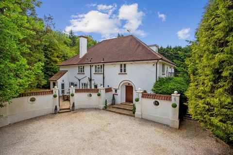 Setting Rose Cottage is situated in a rural setting on top of the North Downs with superb access to local countryside with excellent walks and hacks. The property is located within a short drive of Reigate town centre and railway station, also nearby...