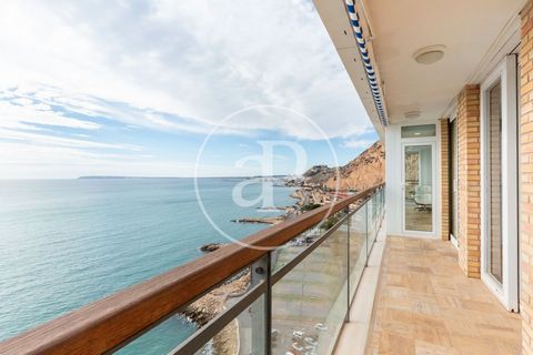 Welcome to beachfront elegance in this exclusive apartment in Albufereta. This unique enclave offers panoramic views of the Mediterranean Sea and the port of Alicante, creating a stunning setting that redefines the experience of living by the sea. St...