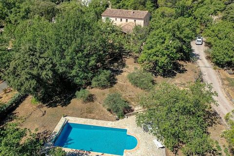FLAYOSC In the countryside and in peace, on more than 4,000 m² of land. Property of more than 200 m² of living space with 6 bedrooms and swimming pool... On one level: Hallway and cupboard, Living room of 54 m² (with living room with fireplace 40 m² ...