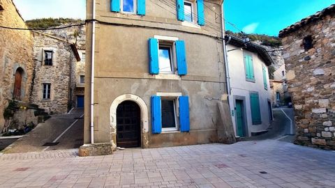 Charming picturesque village with restaurant, cafe and grocery, located at 5 minutes from Minerve (classed one of the most beautiful villages in France), 10 minutes from Bize-Minervois and 45 minutes from the beach ! Charming village house, fully ren...